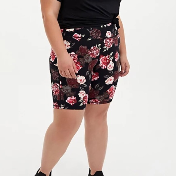 Torrid Women’s Plus Size Black Floral Wicking Bike Short Size 1X - Picture 2 of 12